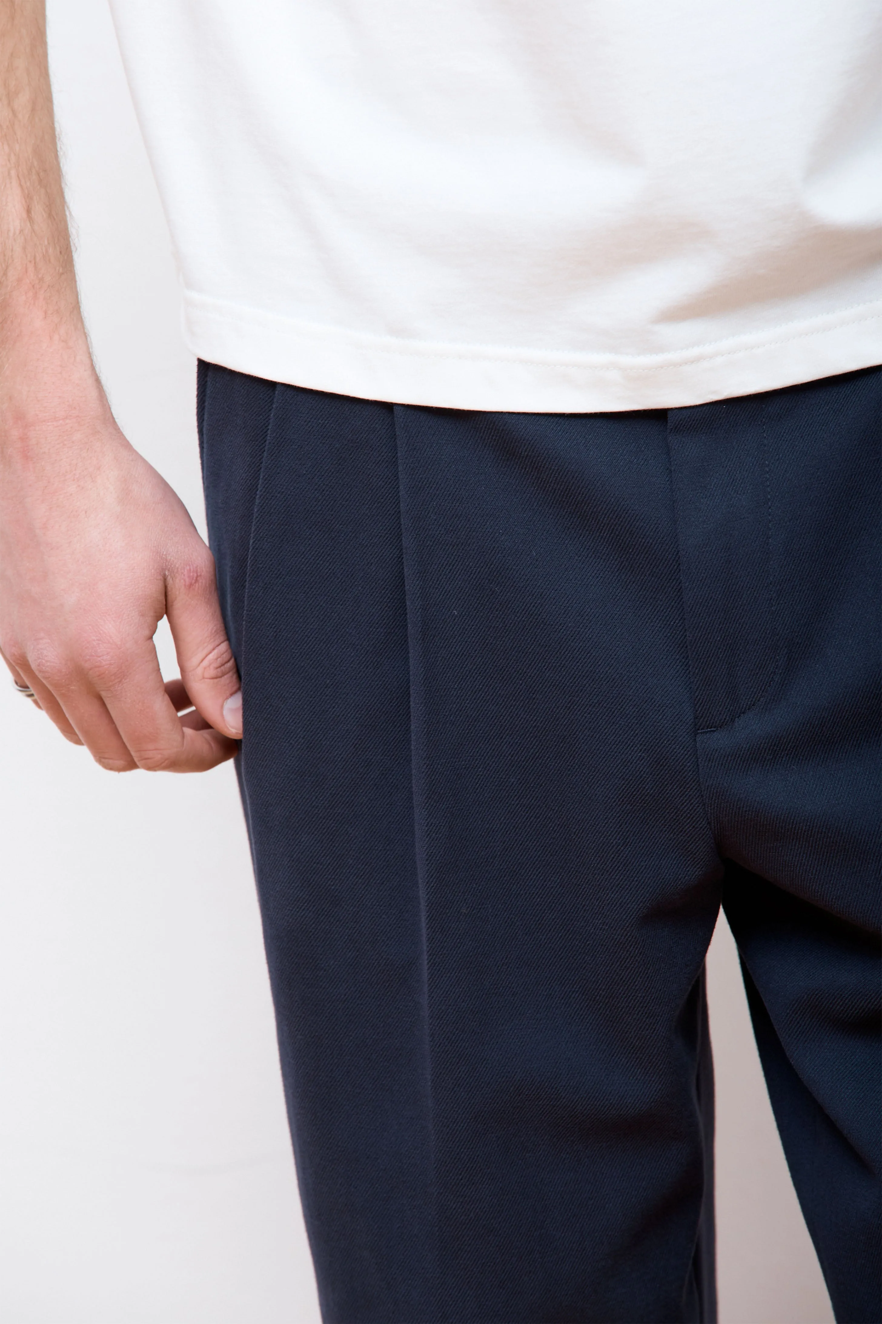 Benn Relaxed Cotton Wool Twill Pleated Trouser Dark Navy