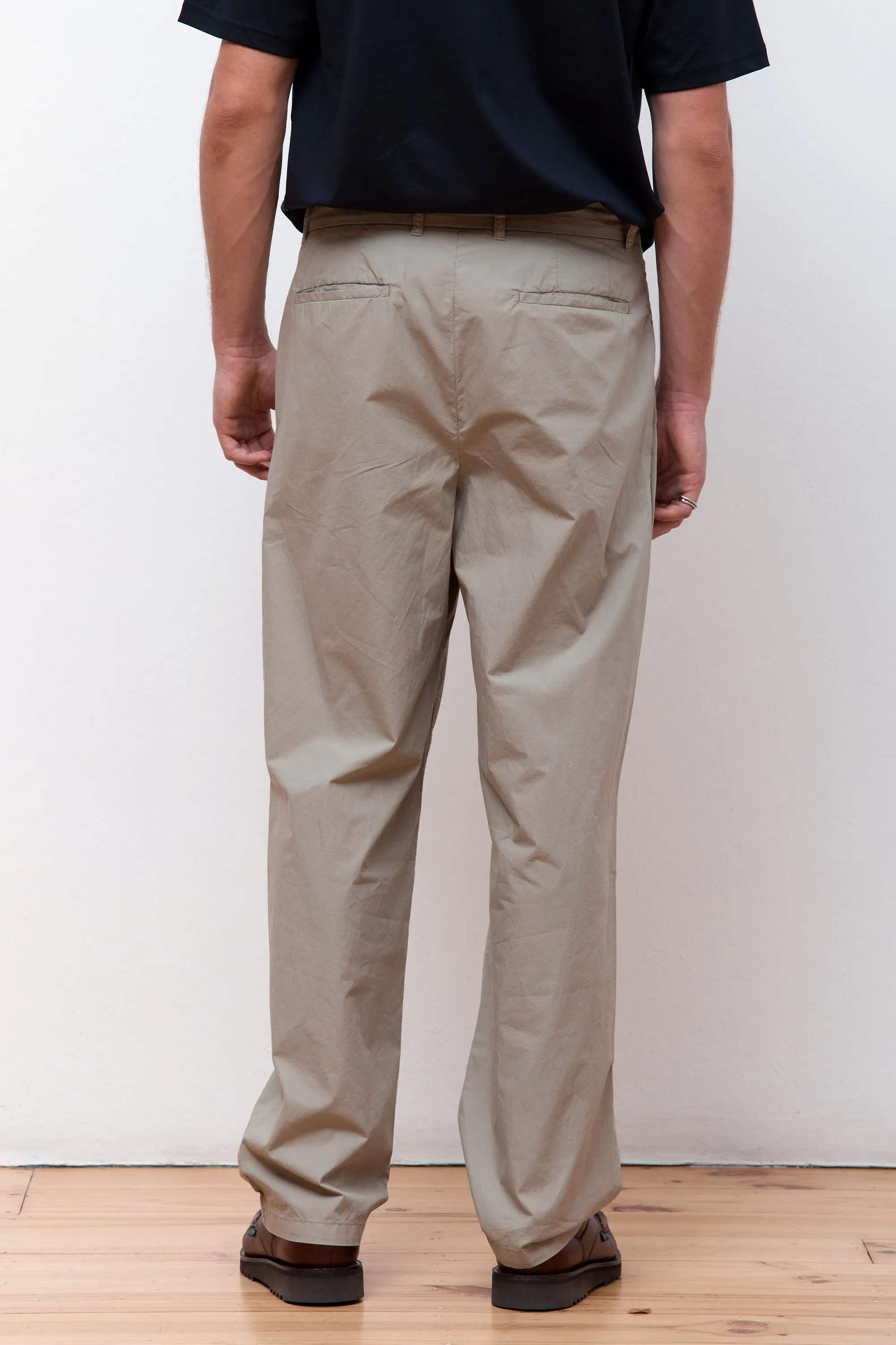 Benn Relaxed Pleated Trouser Clay