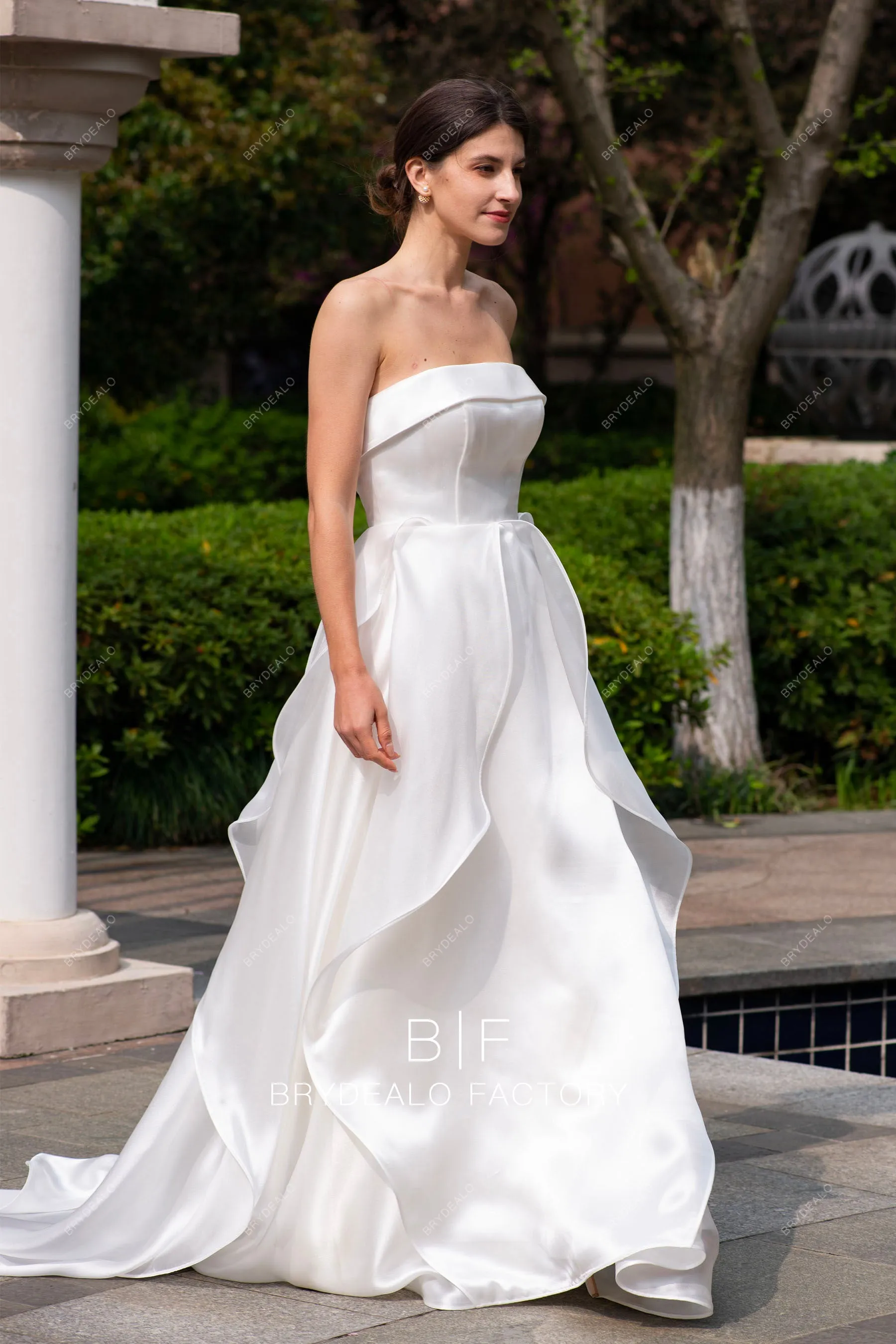 Elegant Flowing Organza Ruffled Wedding Dress with Pockets