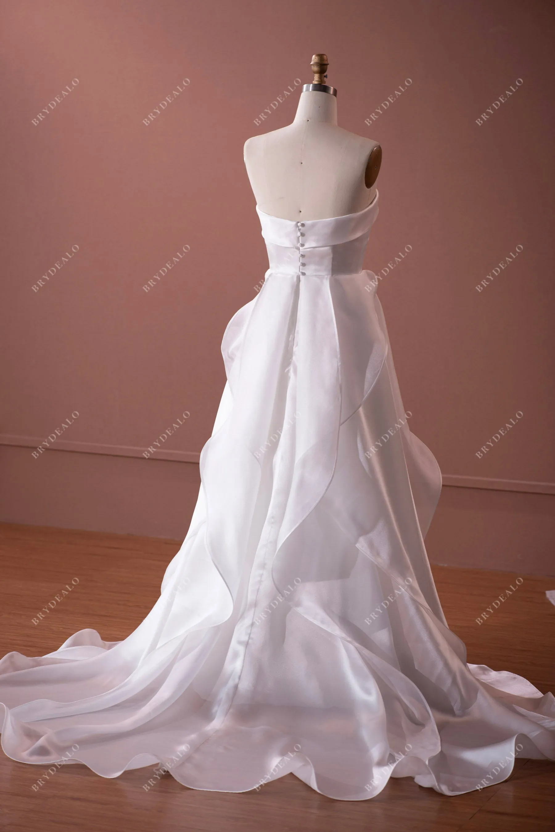 Elegant Flowing Organza Ruffled Wedding Dress with Pockets