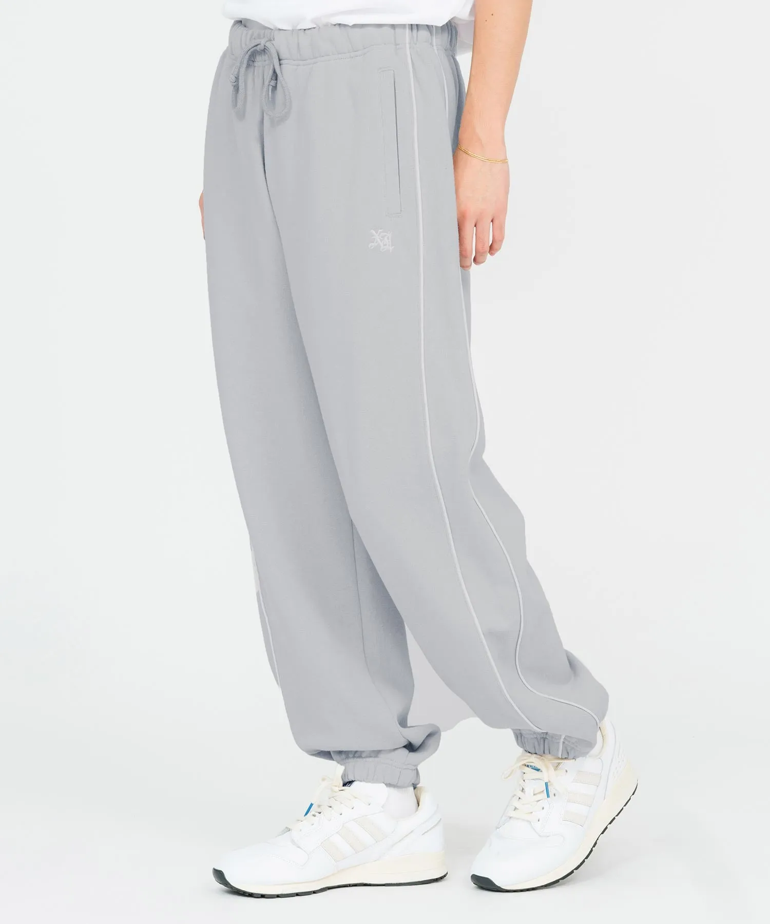 EMBROIDERED LOGO PIPING SWEAT PANTS