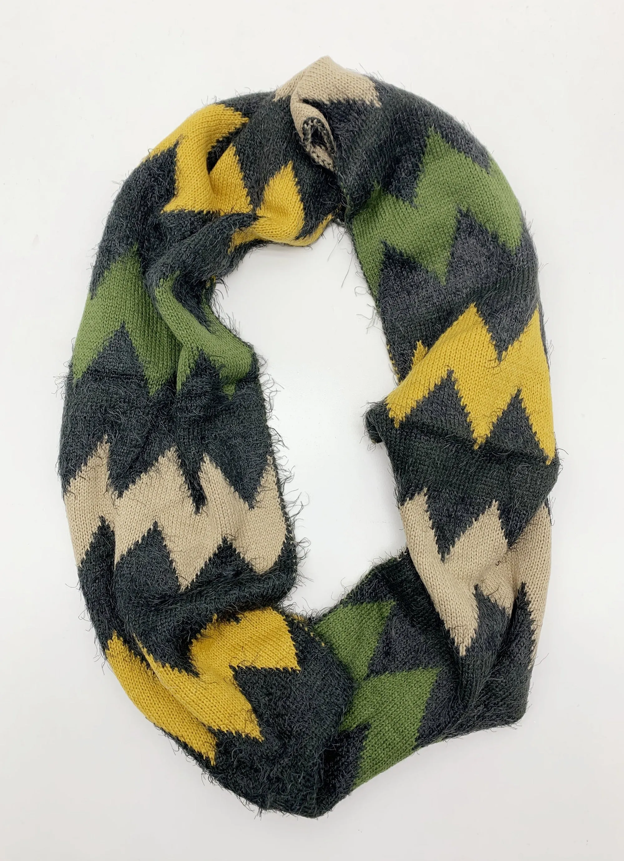 JC012007 Zigzag Fuzzy Infinity Scarf