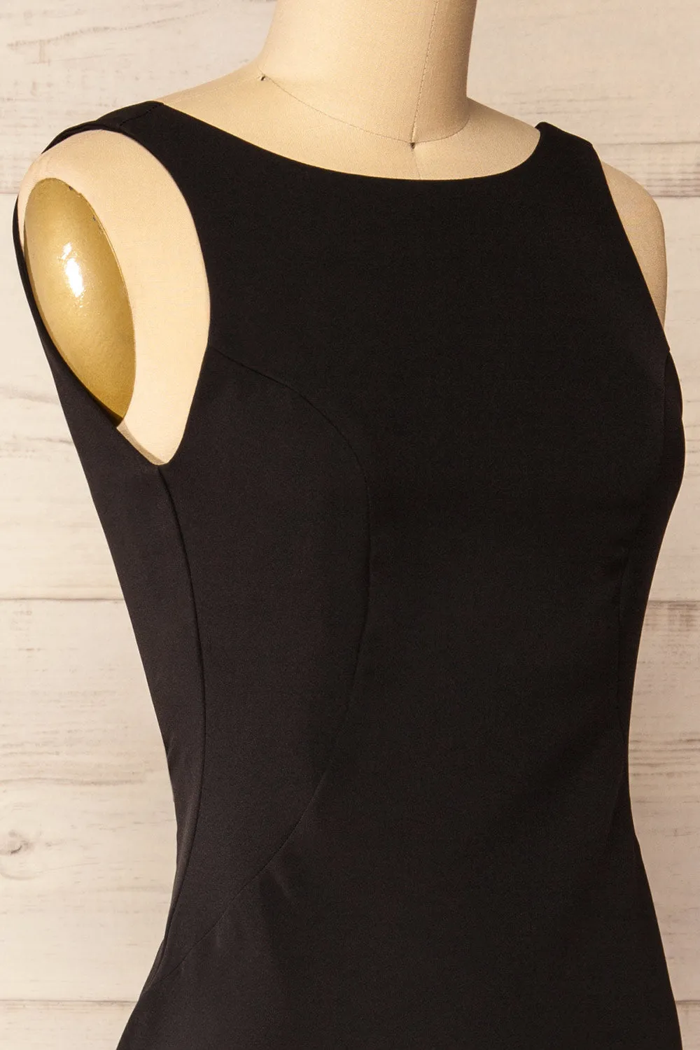 Kovna Black | Fitted Midi Dress w/ Open Back