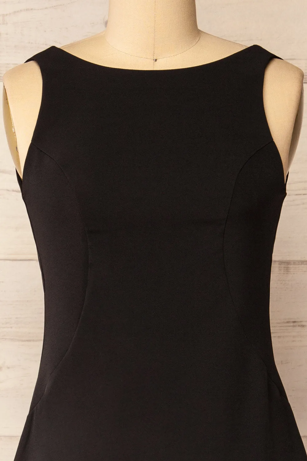 Kovna Black | Fitted Midi Dress w/ Open Back