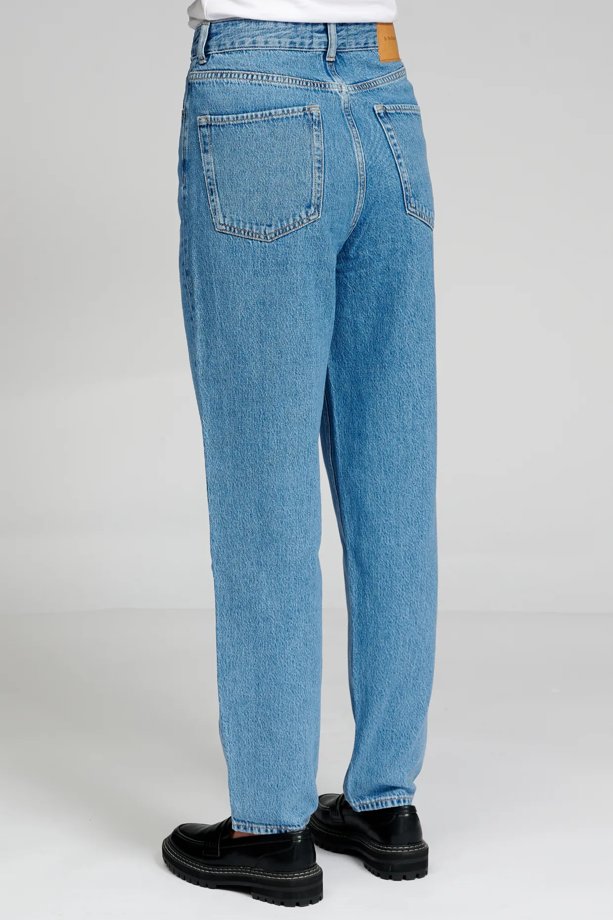 Performance Mom Jeans - Light Blue Denim