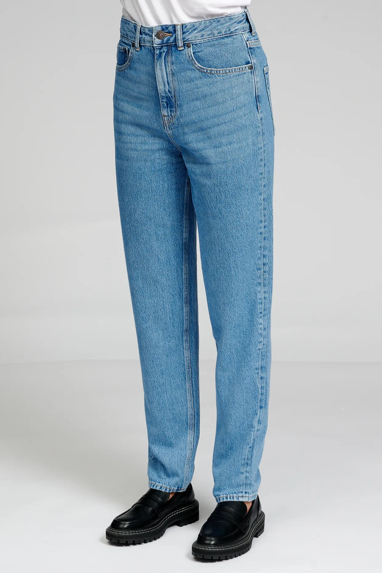 Performance Mom Jeans - Light Blue Denim