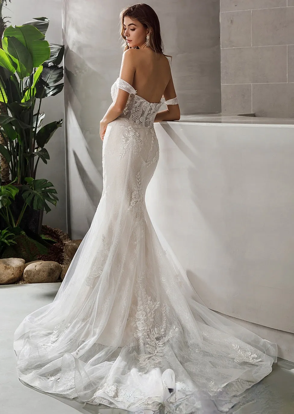 Romantic Sweetheart Neckline Bridal Gown With Illusion Bodice